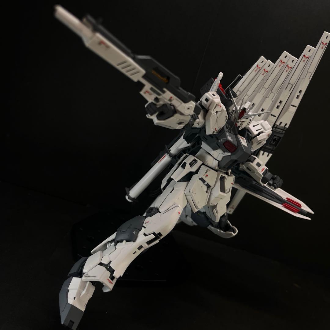 ガンプラ全塗装完成品　RG νガンダム　ファーストロットカラー
