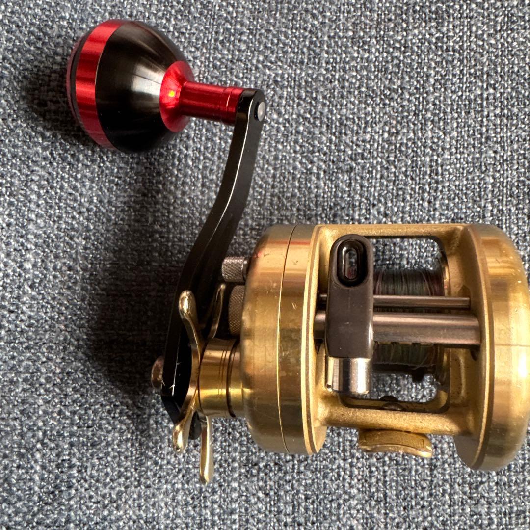 SHIMANO100xtベイトリール ゴールド 赤色ハンドル