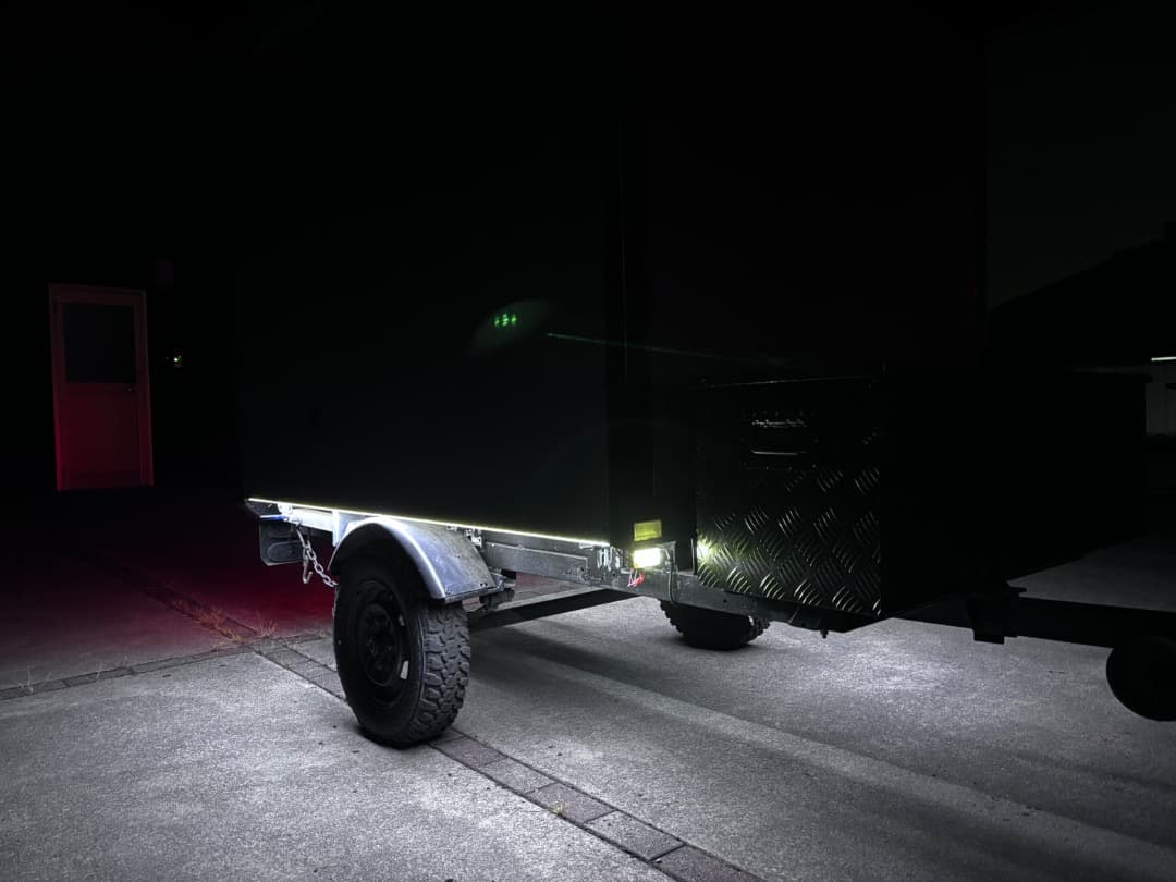 キャンパートレーラー　軽カーゴトレーラー