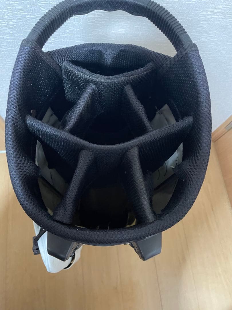 J.LINDEBERG キャディバッグ 白/黒　スタンドバッグ　フード無し