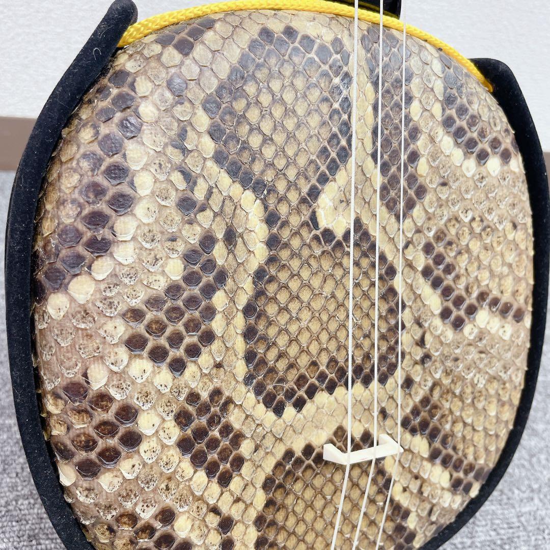 沖縄 三線 蛇皮 スタンド付 和楽器 沖縄民謡 民謡楽器