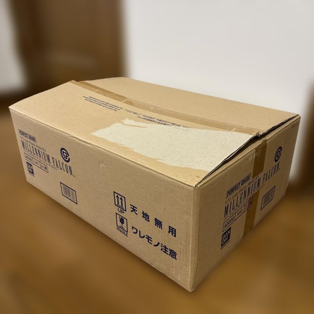 スターウォーズ 1/72 パーフェクトグレード ミレニアム•ファルコン+書籍