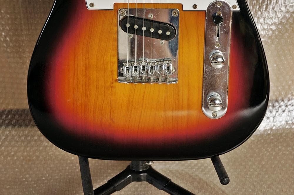 Playtech Telecaster エレキギター サンバースト 置き台付き