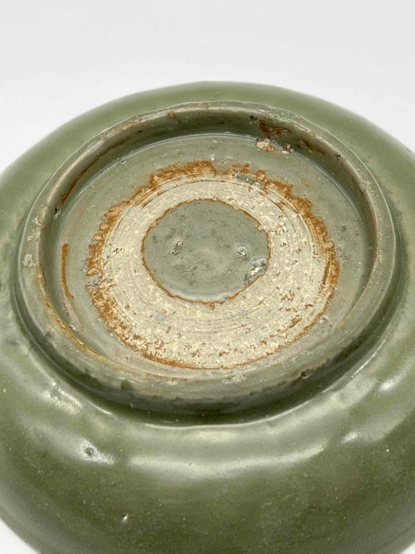 元時代　青磁　龍泉窯刻牡丹花盤　青磁皿　唐物　古賞物　時代物(E-84)