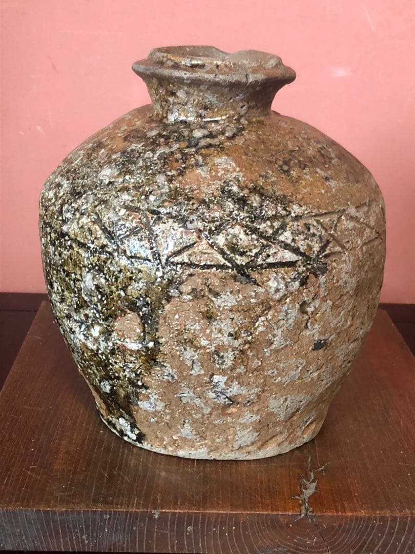 存在感抜群の古信楽桧垣文蹲壷、花生桐箱入