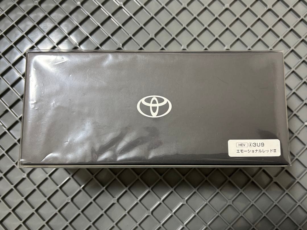 クラウンエステート エモーショナルレッドⅢ HEVモノトーン カラーサンプル