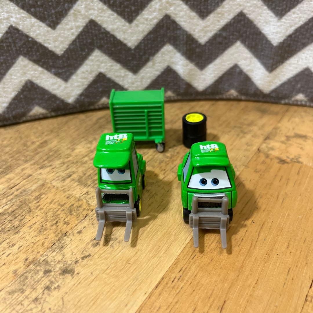 マテル　カーズ　チックヒックス 86 ハウラートレーラー、ピットクルーのセット