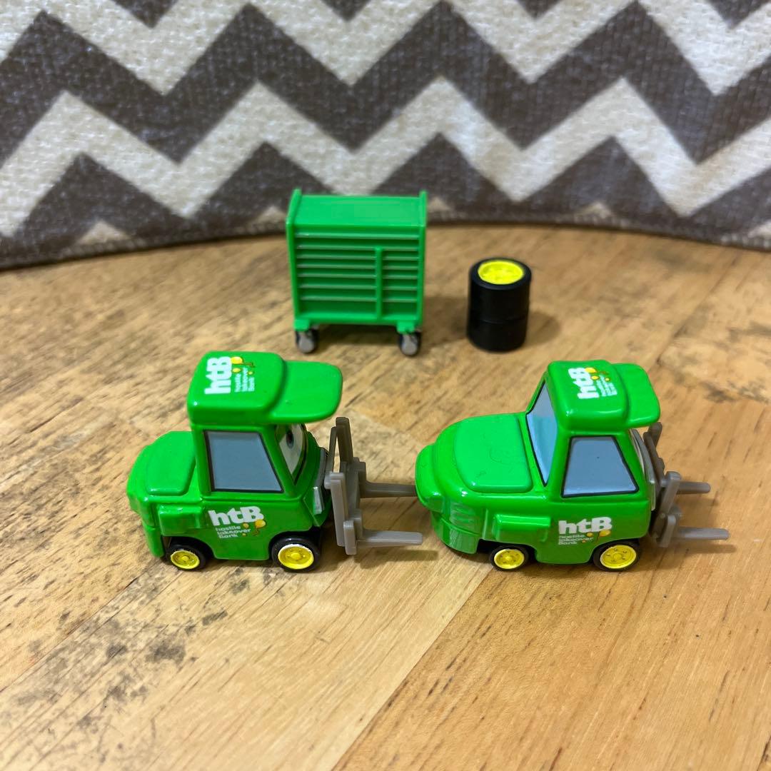 マテル　カーズ　チックヒックス 86 ハウラートレーラー、ピットクルーのセット