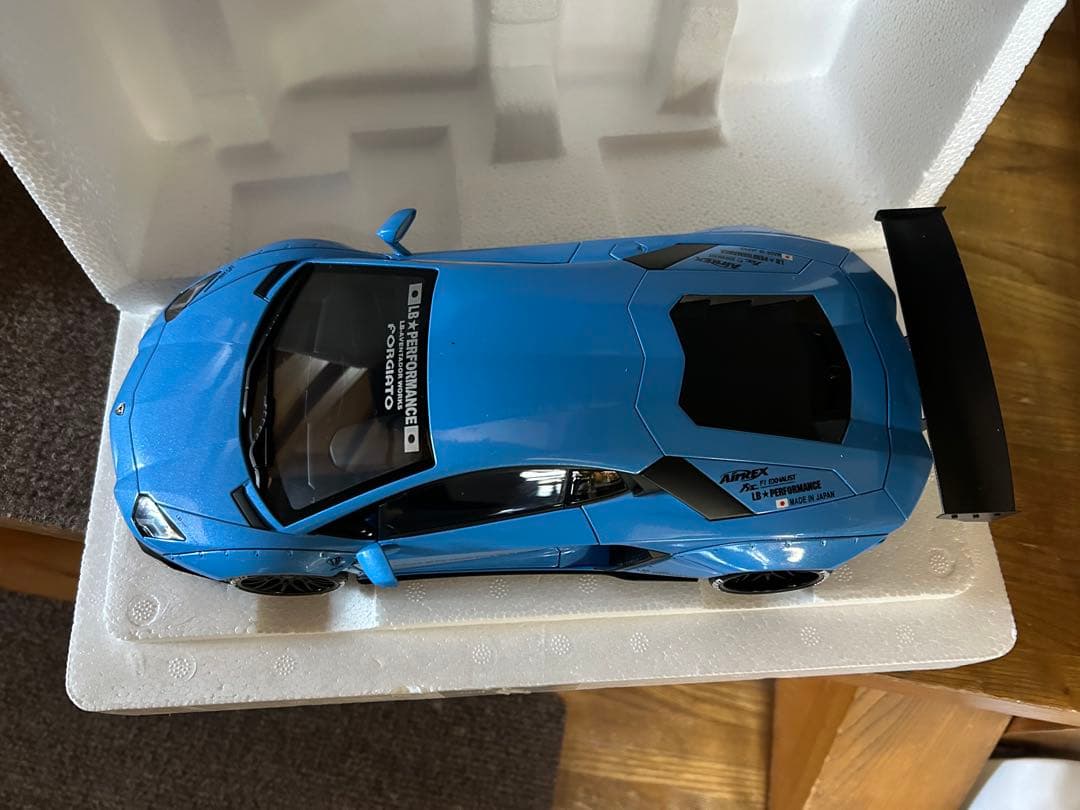 AUTO ART lbwkランボルギーニ アヴェンタドール ミニカー1/18