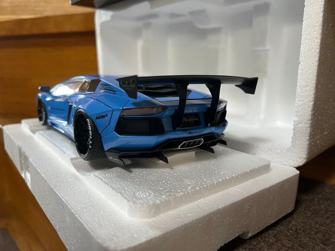 AUTO ART lbwkランボルギーニ アヴェンタドール ミニカー1/18