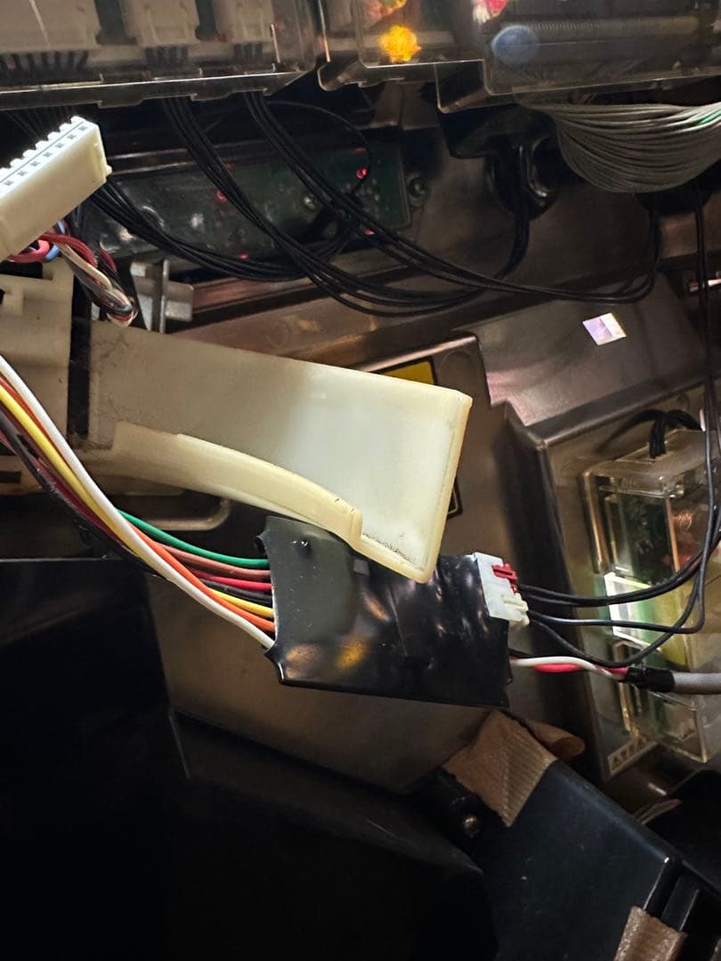 【パチスロ実機ストリートファイターⅣ】ドアキー設定キー、不要機付き！液晶良好。