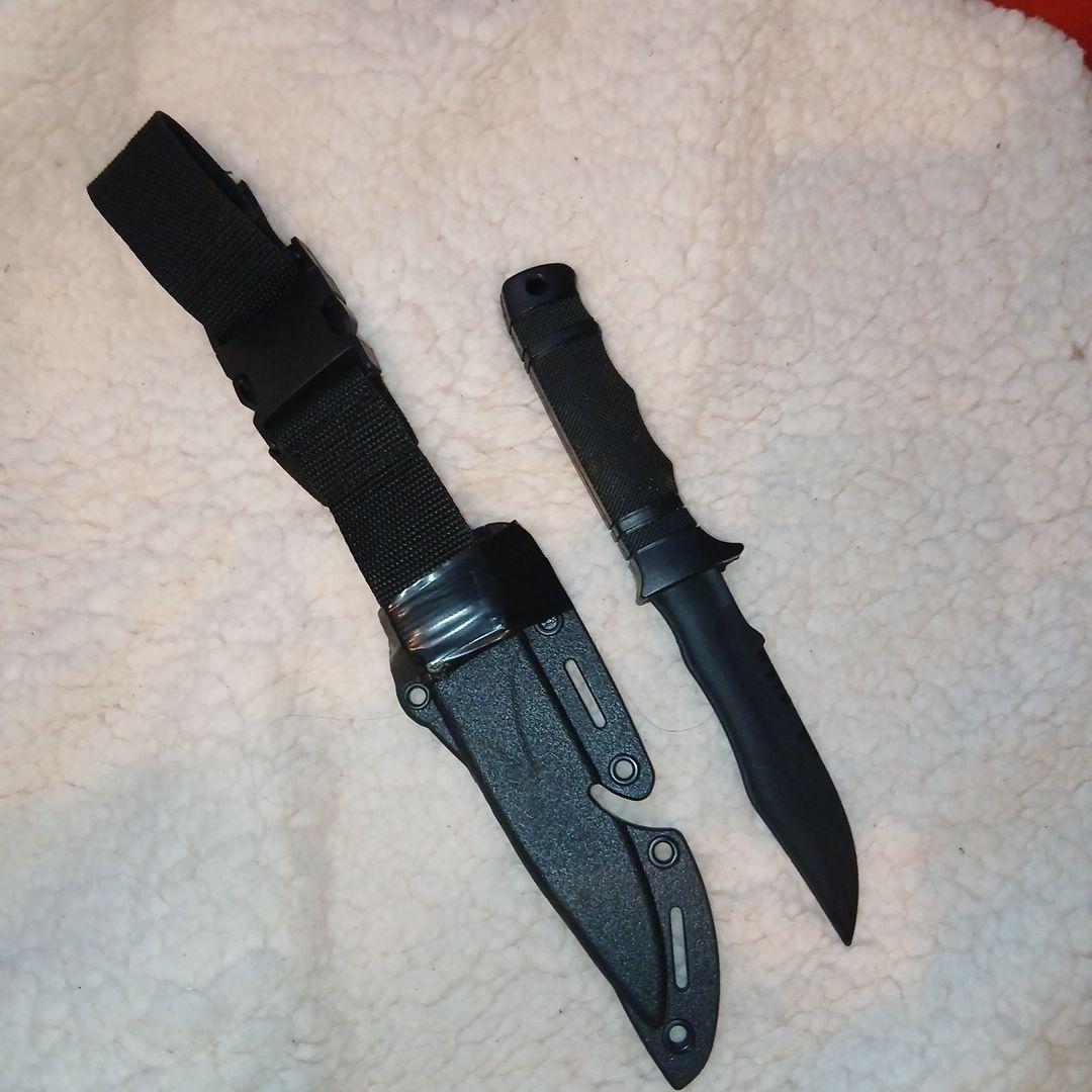 357パイソン クラウンモデルとホルスターとダミーナイフ