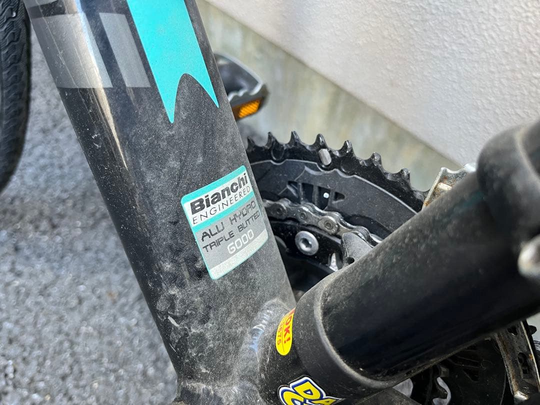 Bianchiロードバイク ブラック/ターコイズ