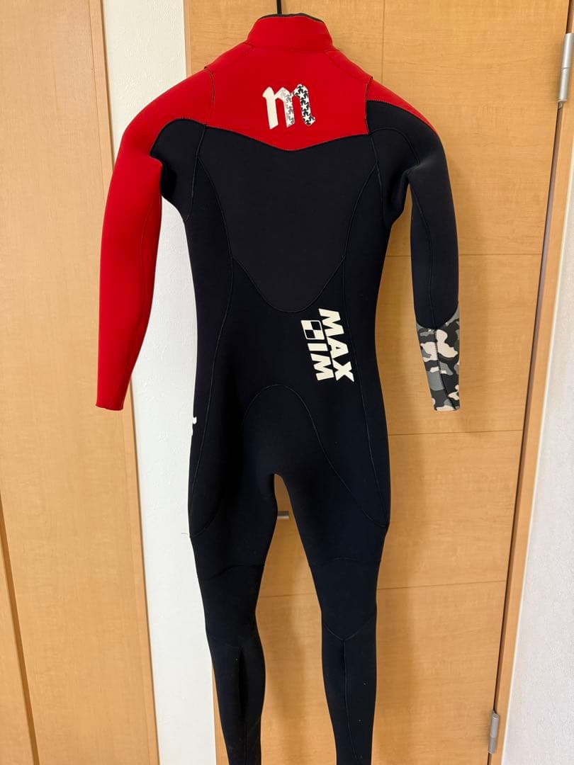 maxim フルスーツ 黒 赤 迷彩