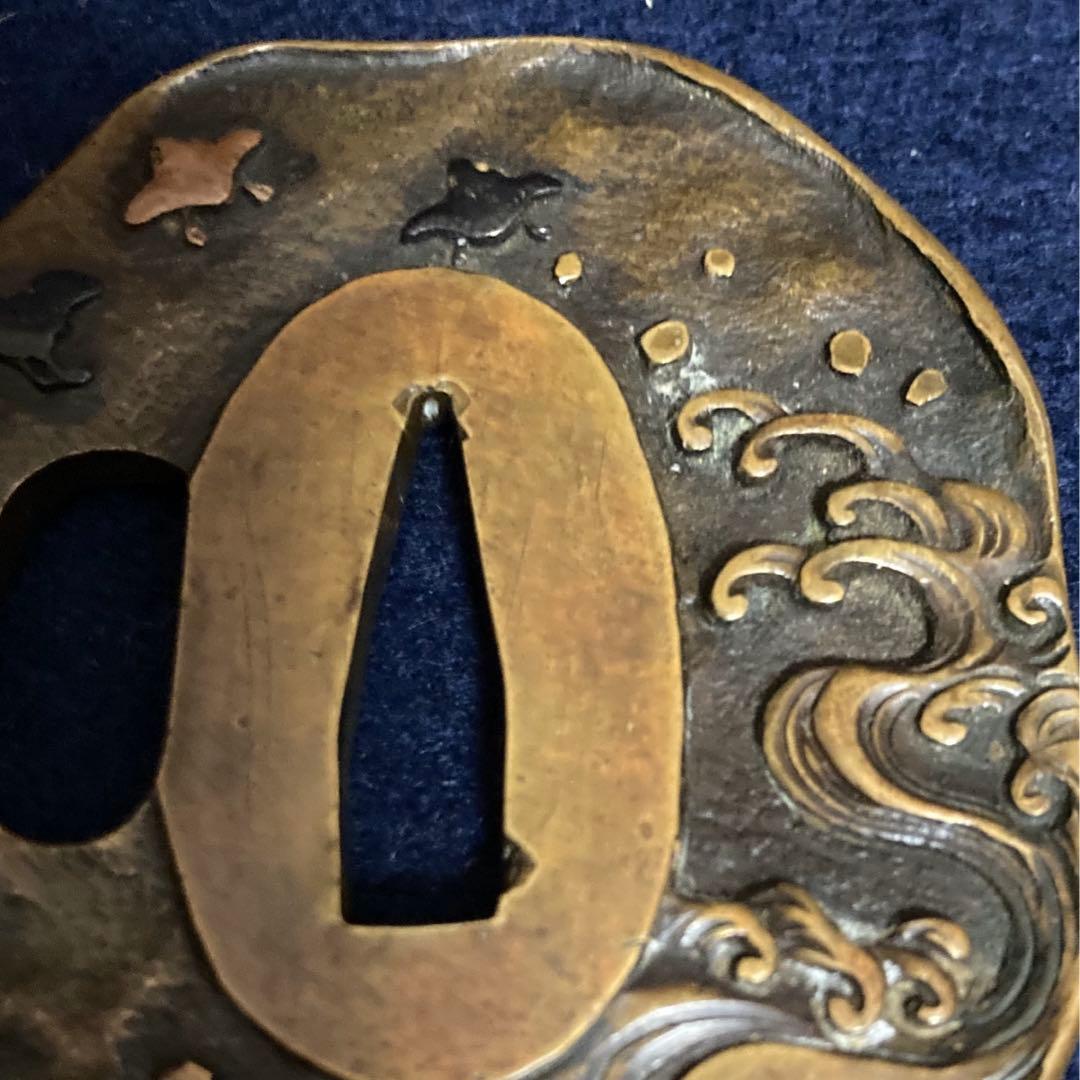 刀剣　刀装具　銘　加納夏雄刻　鍔　波千鳥