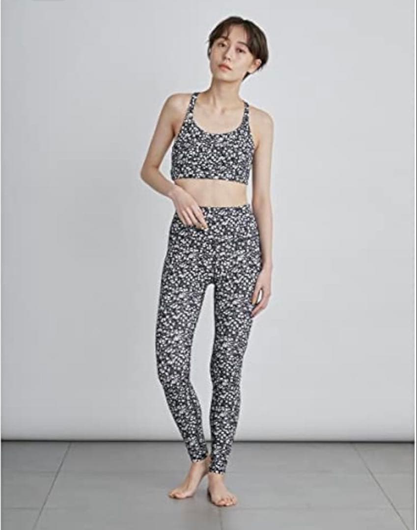 emmi エミ　ヨガウェア　レギンス&ブラトップセット