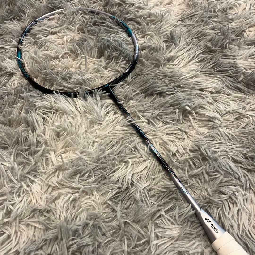【美品】アストロクス88D PRO バドミントンラケット 4UG5