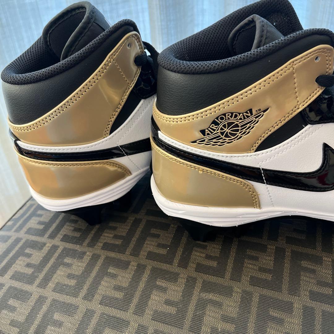 アメフトスパイク JORDAN メタリックゴールド・ブラック　サイズ26.5