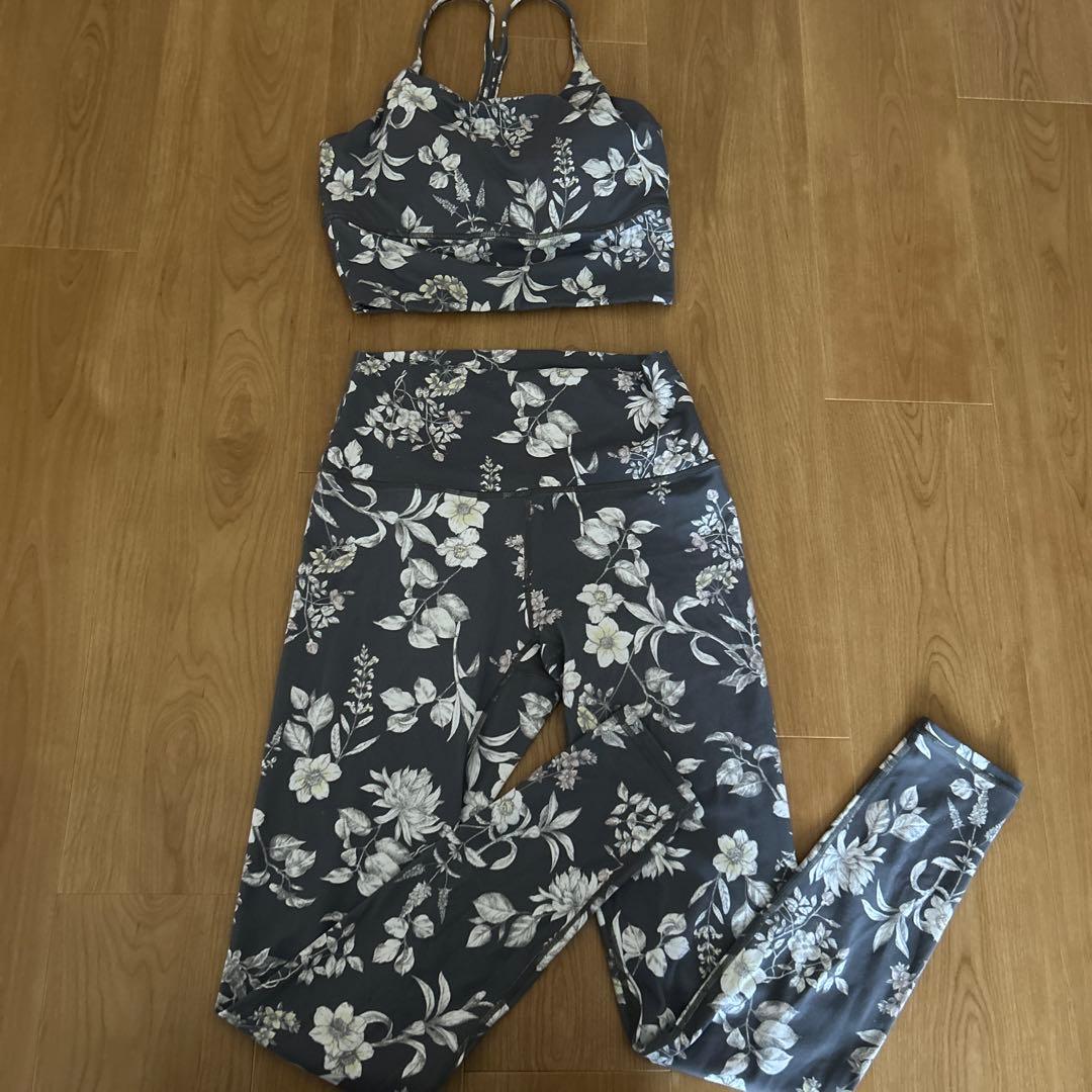 グレー系花柄ヨガウェアセット　スカーラ