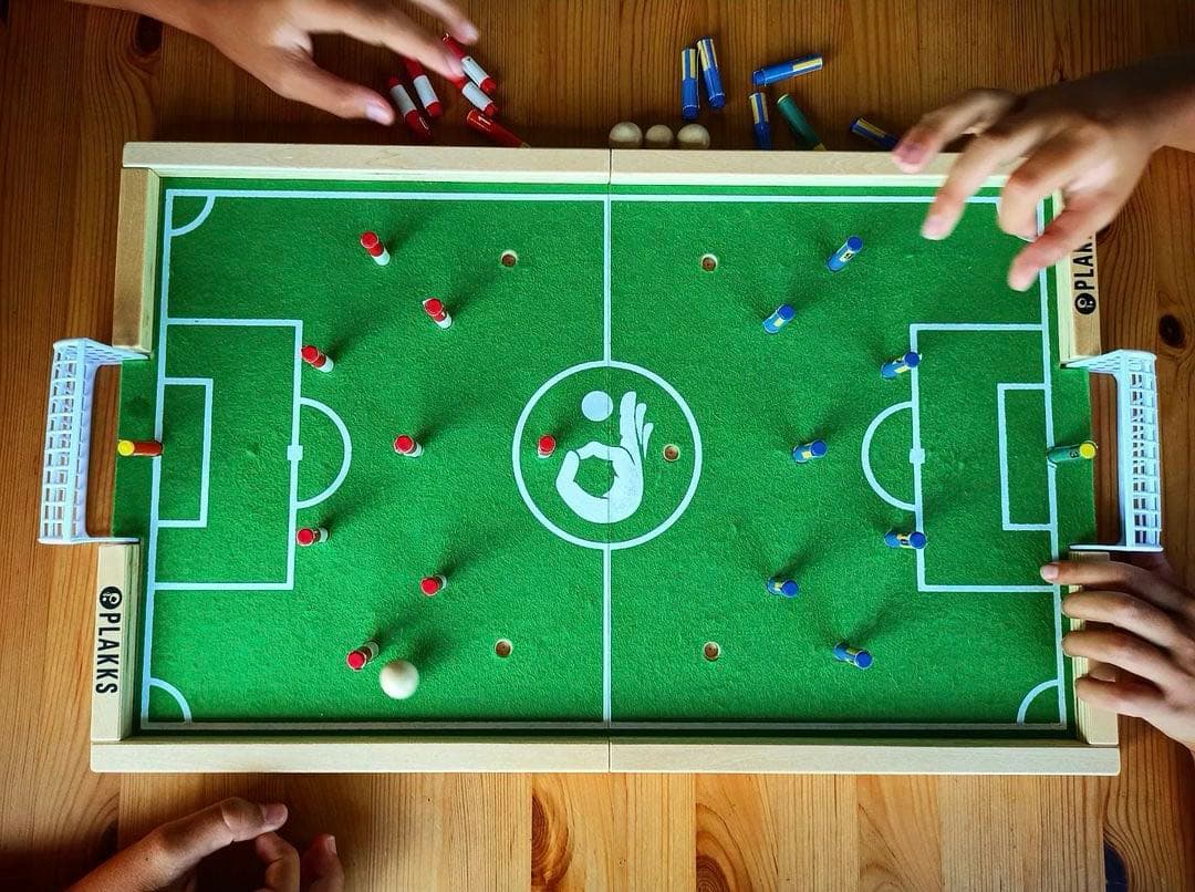 PLAKKS(プラックス)、欧州サッカーテーブルゲーム、木製、スペイン発