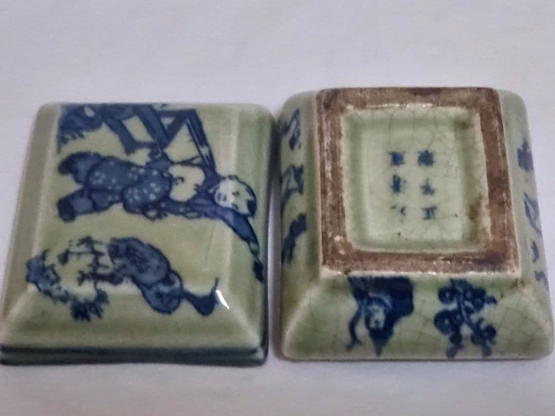 中国美術　古物　骨董　大清雍正年製　唐子文　　青磁染付　蓋物　香合？　春画