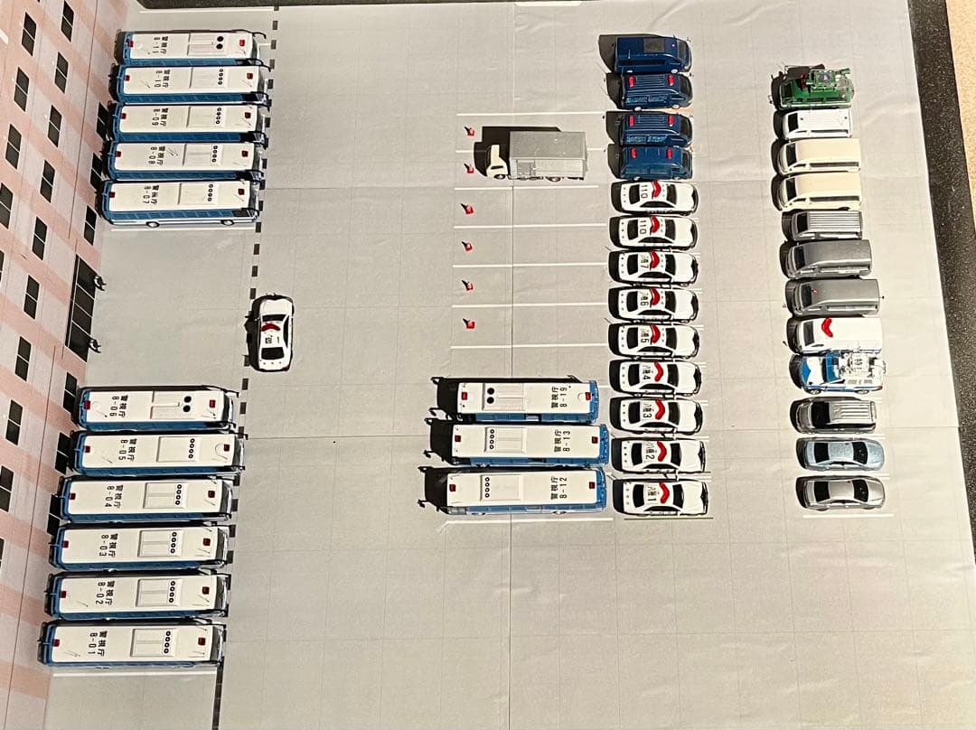 カスタム ミニカー 警察車両 大型輸送車 8-10