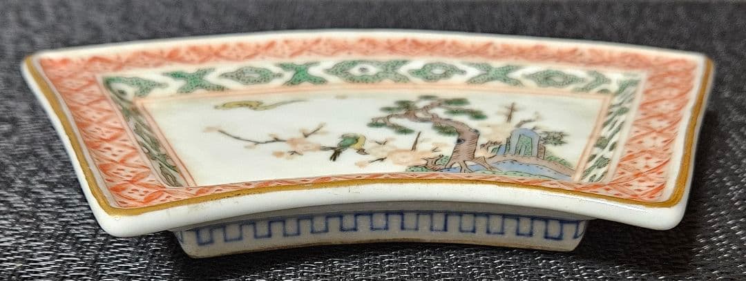 江戸時代末期～明治時代　江戸前期　古九谷写し　色絵　扇面形　松竹梅に鳥の図　皿