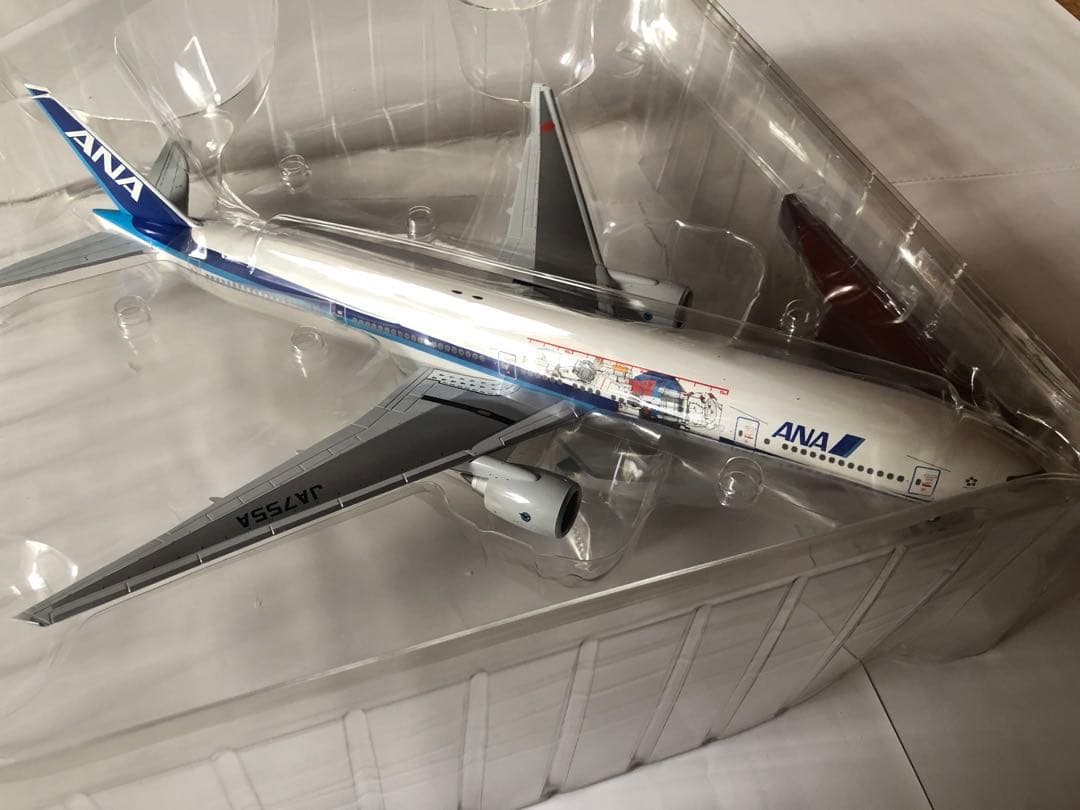 全日空商事1/200 ANA B777-300 国内線用機体　ガンダム特別塗装機