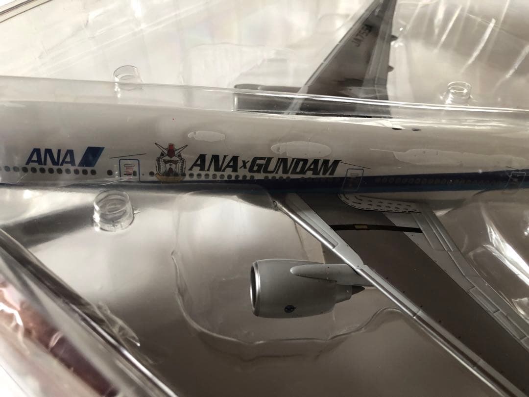 全日空商事1/200 ANA B777-300 国内線用機体　ガンダム特別塗装機