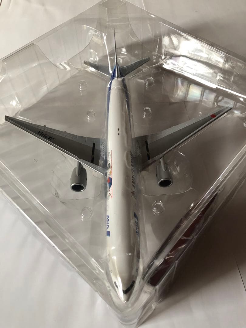 全日空商事1/200 ANA B777-300 国内線用機体　ガンダム特別塗装機