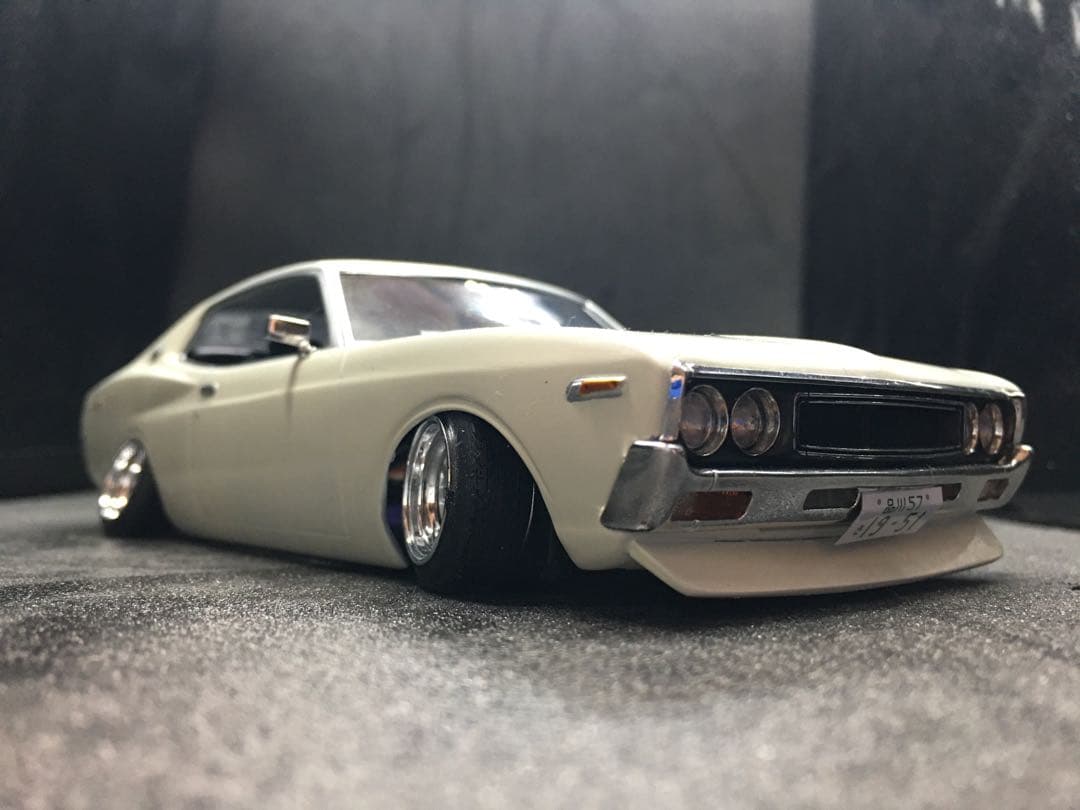 旧車プラモデル完成品1／２４アオシマ１３０ローレル