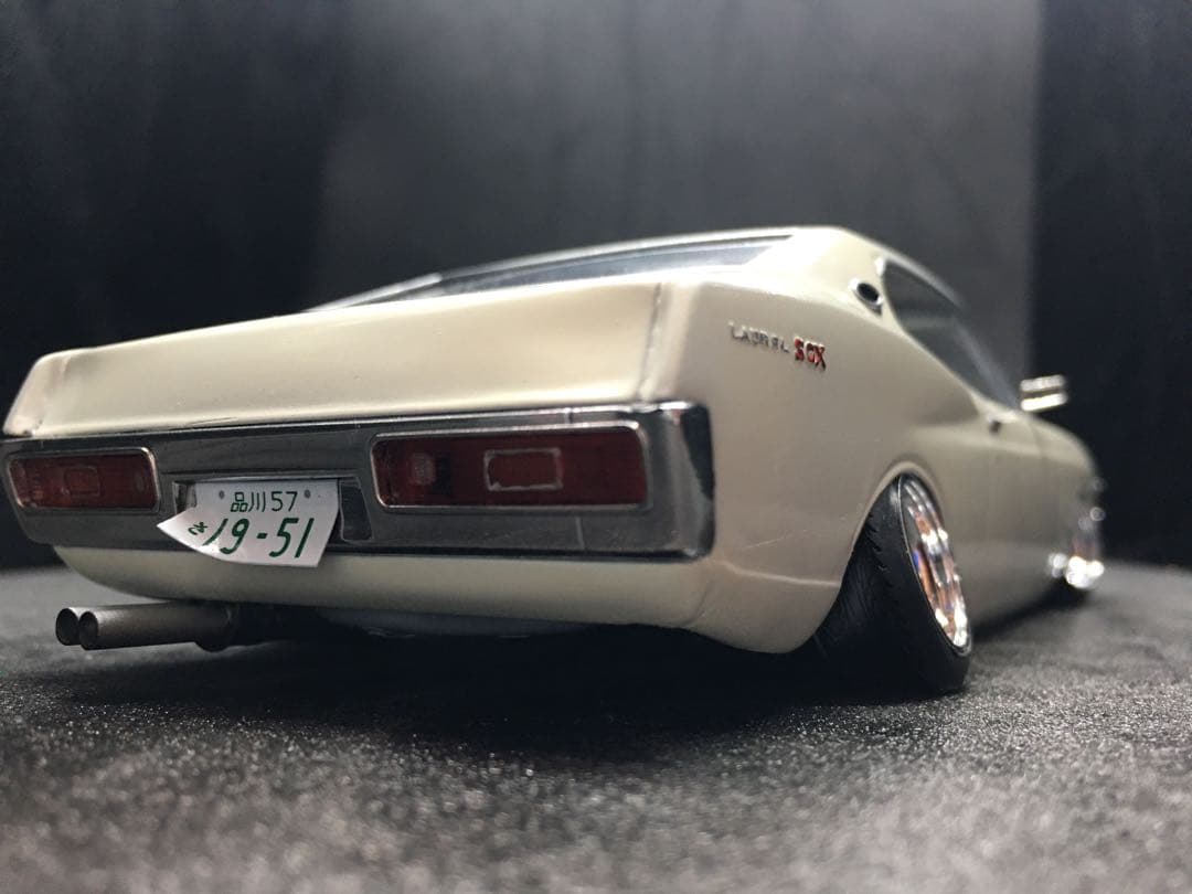 旧車プラモデル完成品1／２４アオシマ１３０ローレル