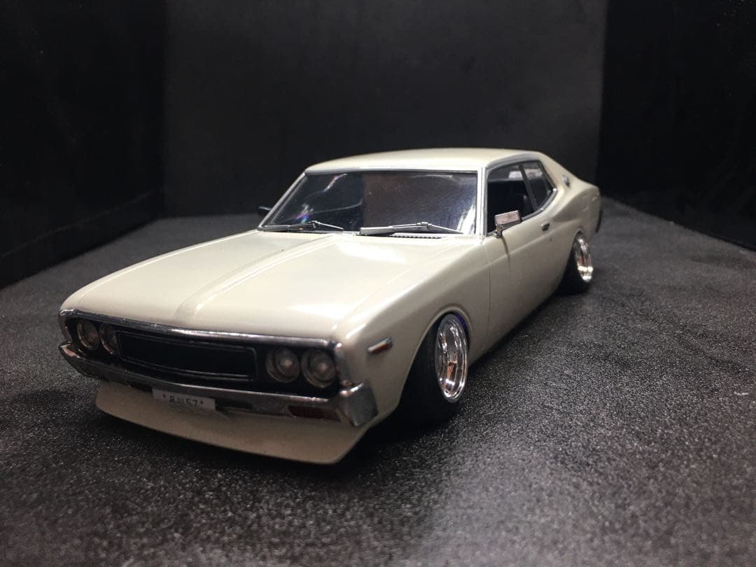 旧車プラモデル完成品1／２４アオシマ１３０ローレル