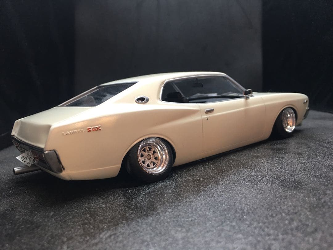 旧車プラモデル完成品1／２４アオシマ１３０ローレル