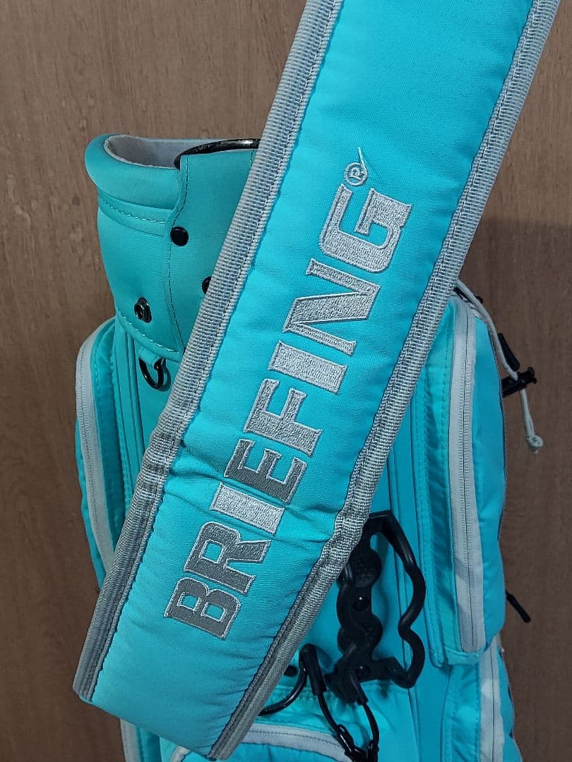 希少 人気色アクア〈BRIEFING〉キャディバッグ ブリーフィング 終売品