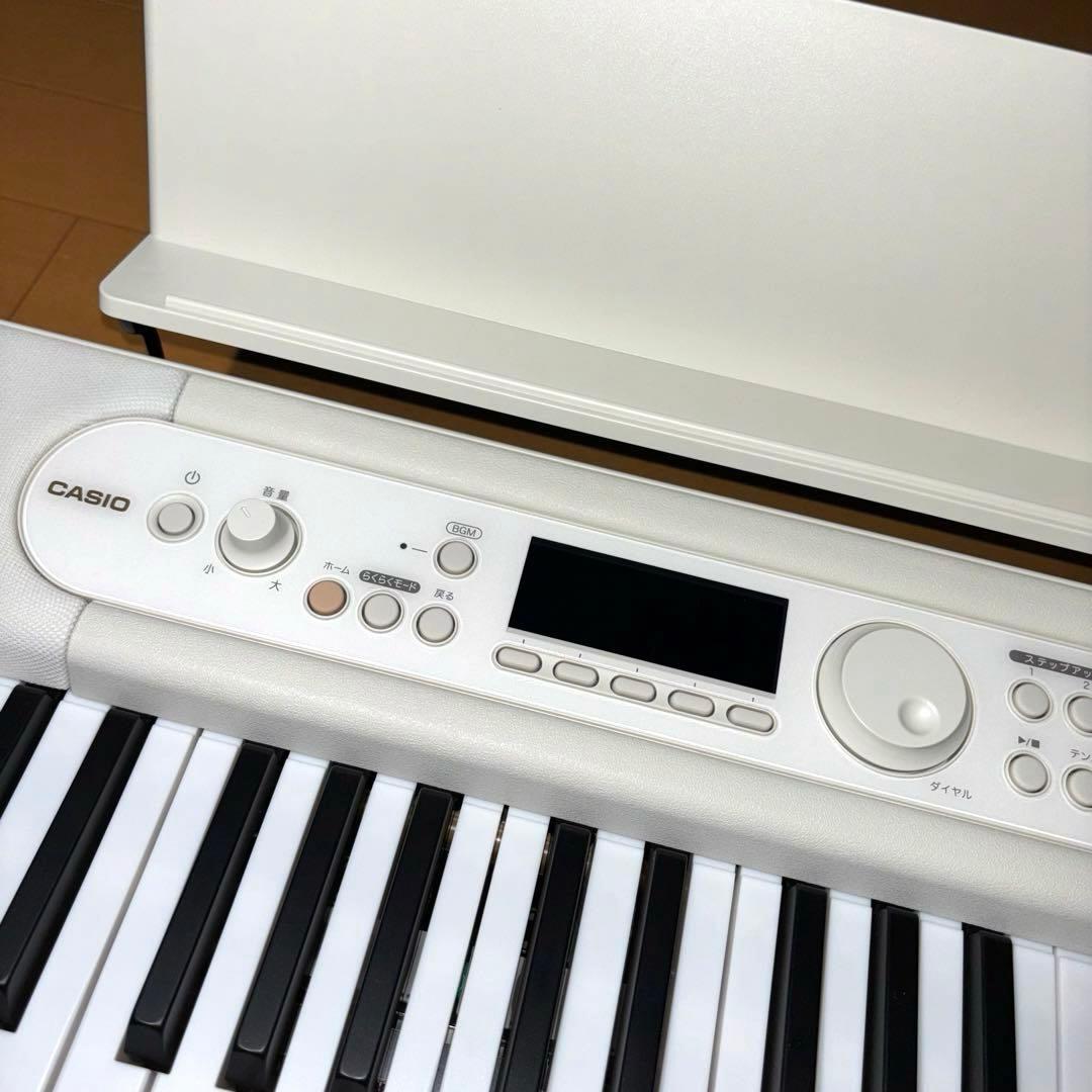 CASIO電子キーボード 光ナビゲーション LK-526 2022年製