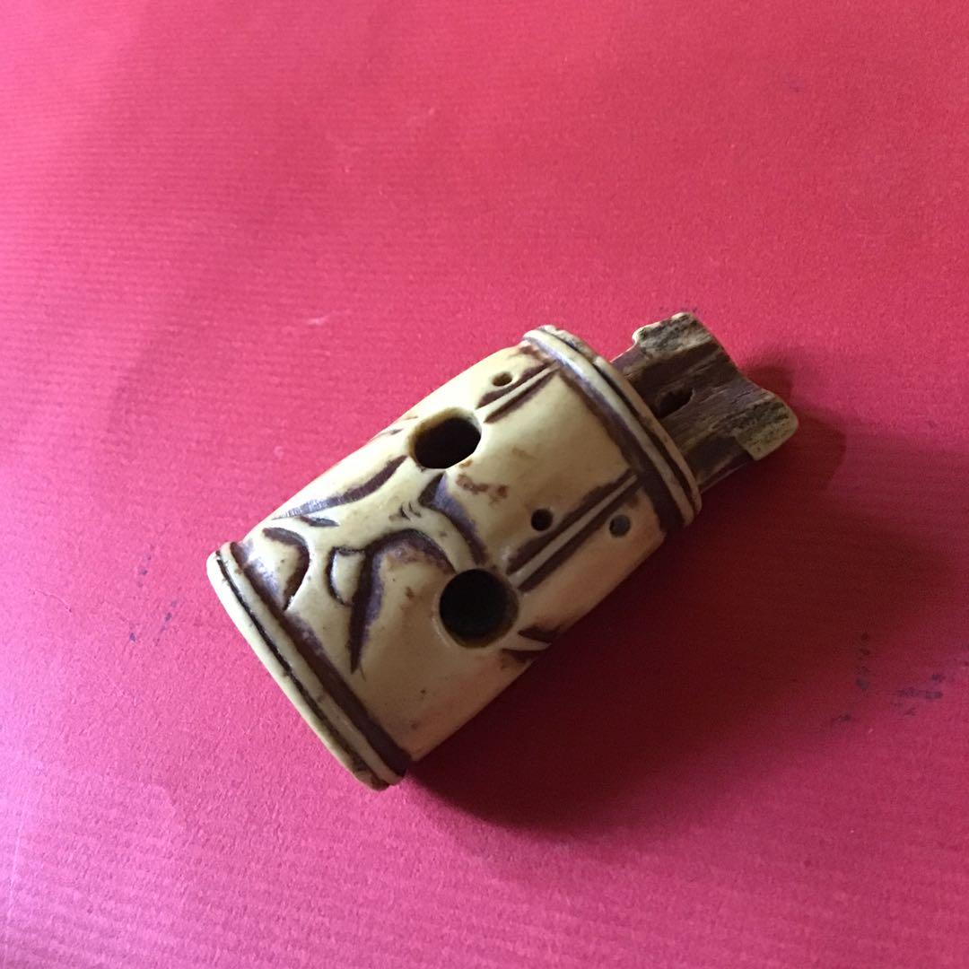 根付「架花器」　材質日本ホンシュウ鹿角　幕末期　N14