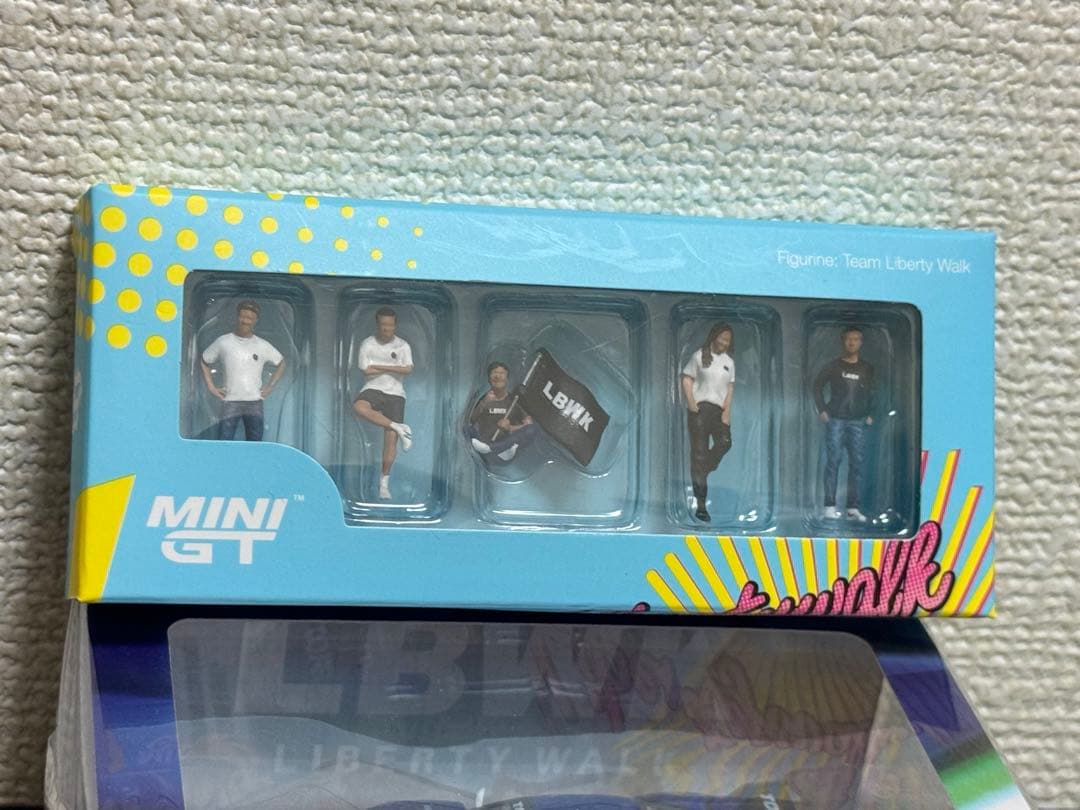 Inno64 MiniGT 1/64 LBWK F40ミニカーとフィギュアセット