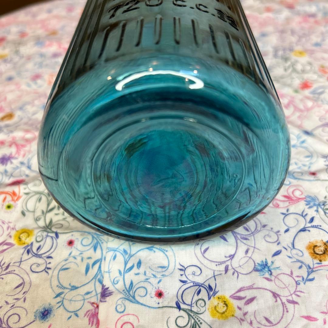 レトロ 稀少 王冠栓とストライプ アクアグリーン/青緑色の古い四合瓶 白鶴酒造