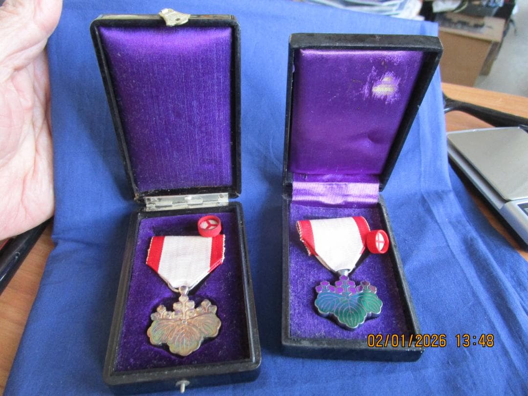 勲章　勲八白色桐葉章　他1点　2箱　日本の勲章2個セット　その2