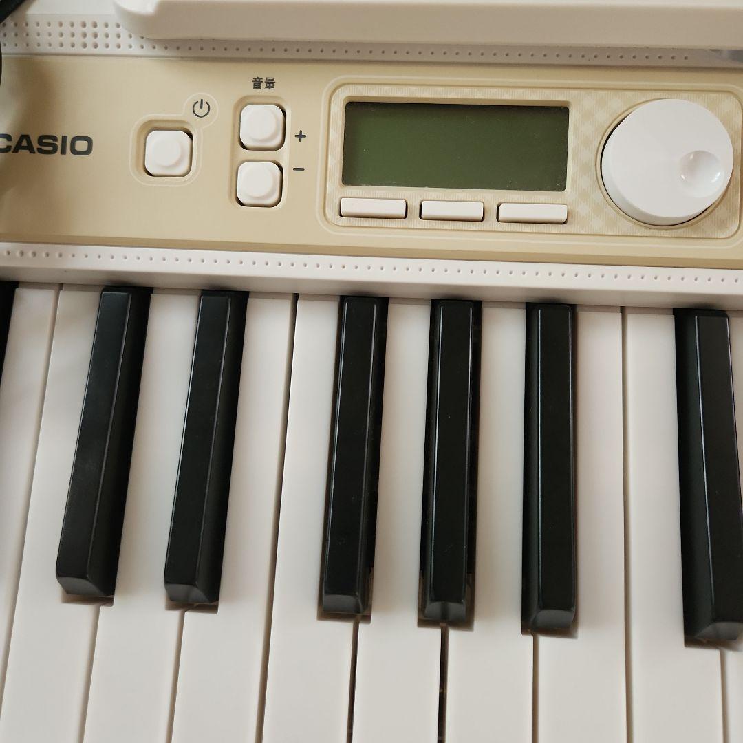 CASIO LK-325 電子キーボード 61鍵　2022年製　光ナビゲーション