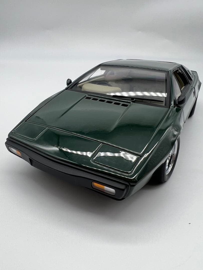 No110 ミニカー1/18箱なしAUTO art Lotus Esprit