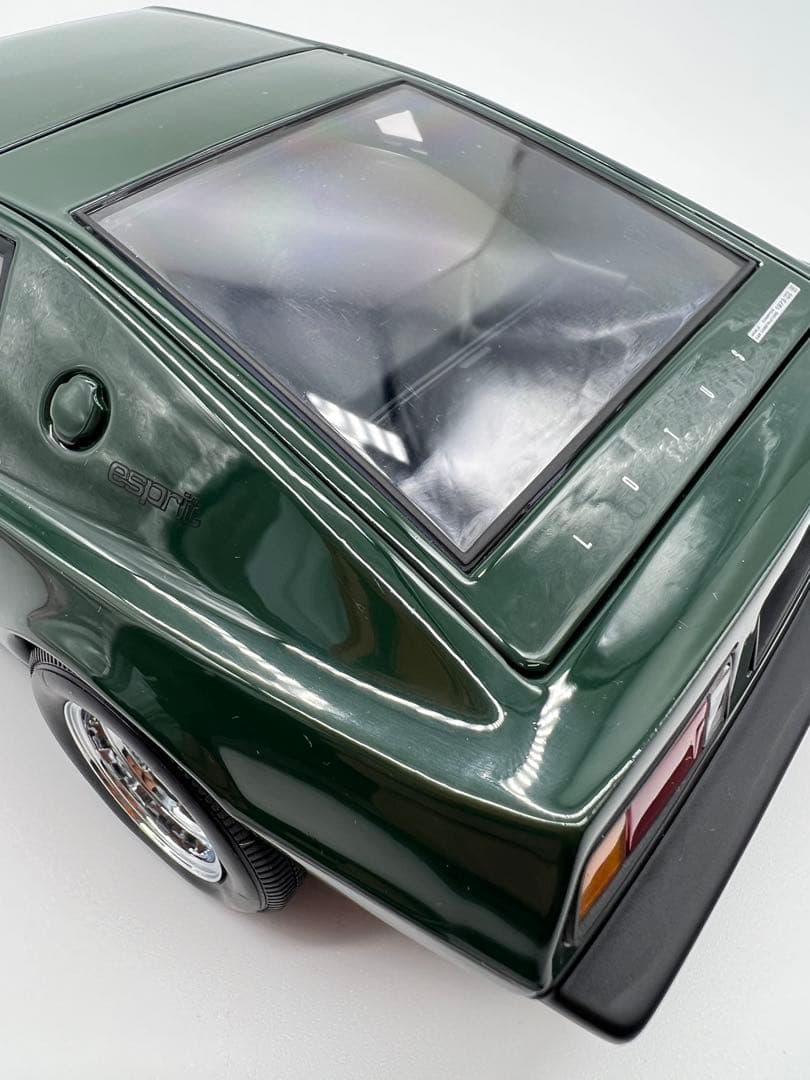No110 ミニカー1/18箱なしAUTO art Lotus Esprit