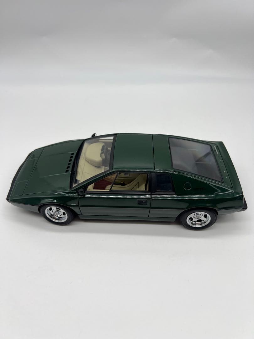 No110 ミニカー1/18箱なしAUTO art Lotus Esprit