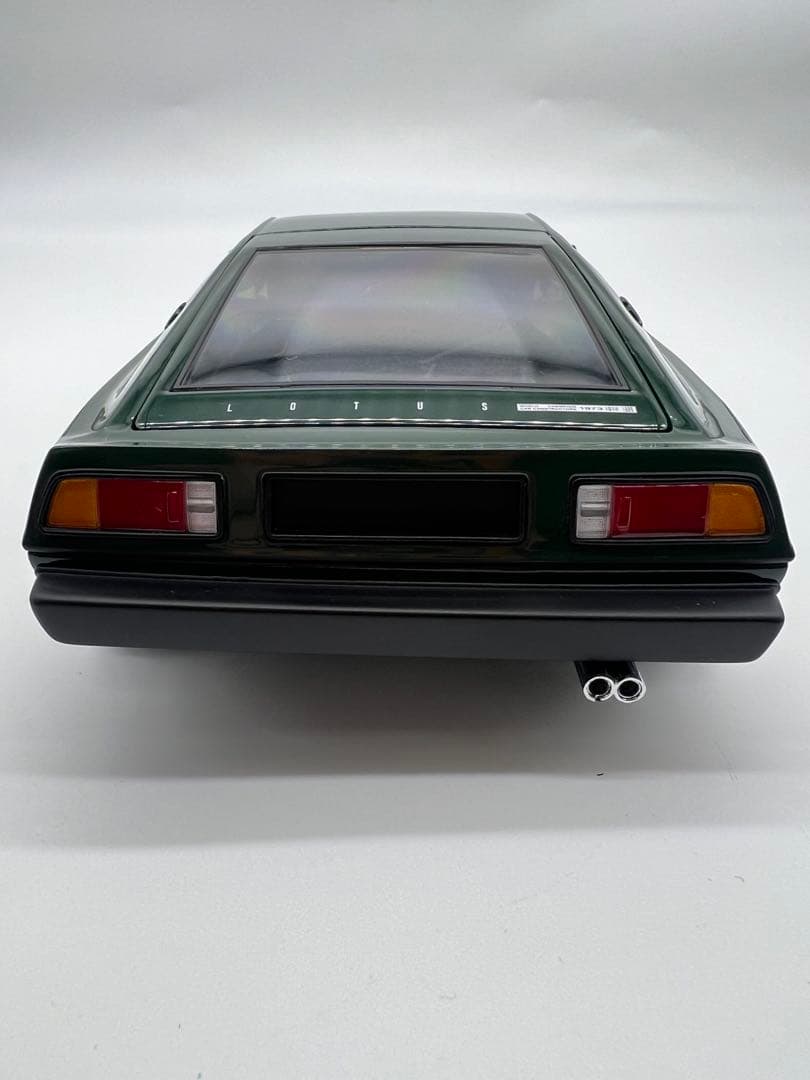 No110 ミニカー1/18箱なしAUTO art Lotus Esprit
