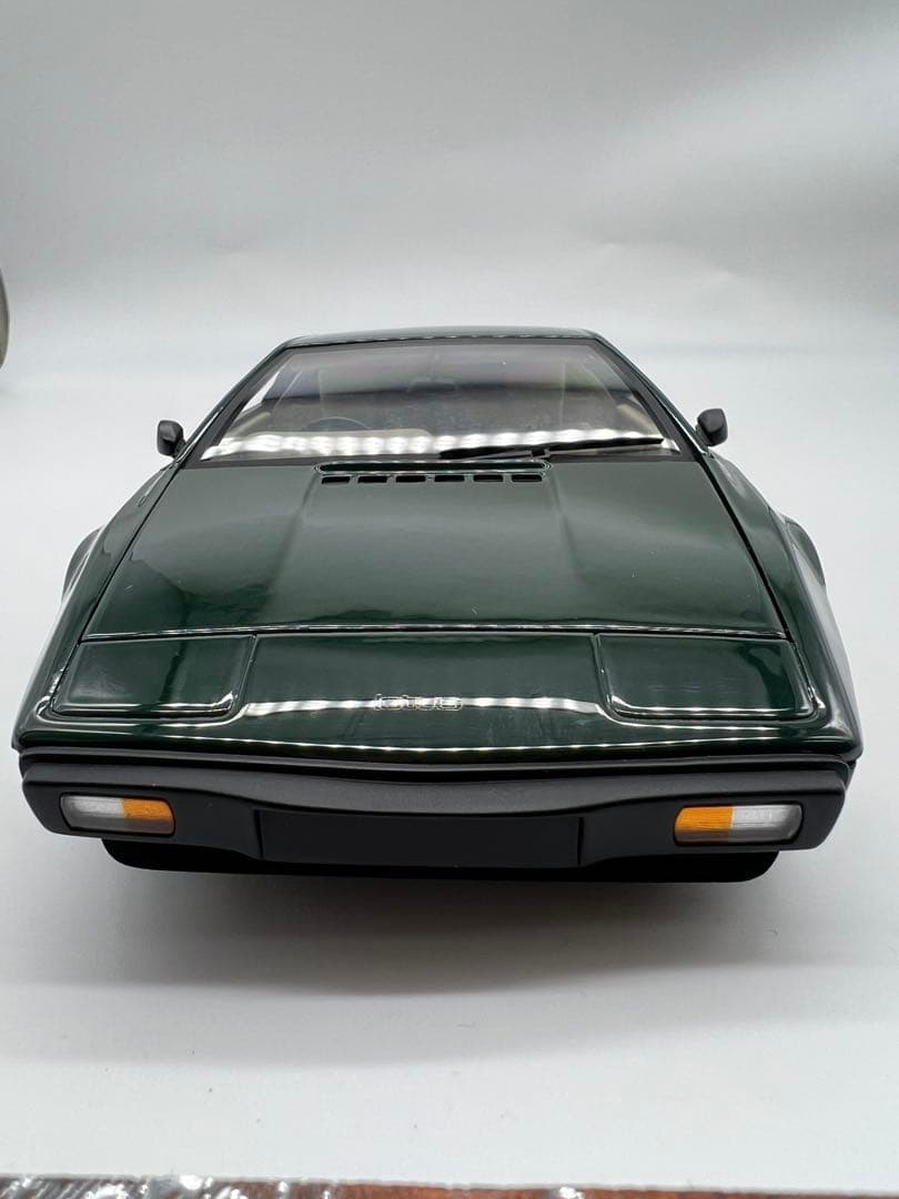 No110 ミニカー1/18箱なしAUTO art Lotus Esprit