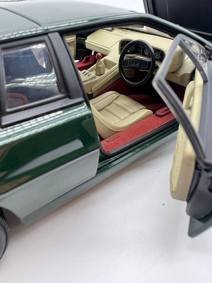 No110 ミニカー1/18箱なしAUTO art Lotus Esprit