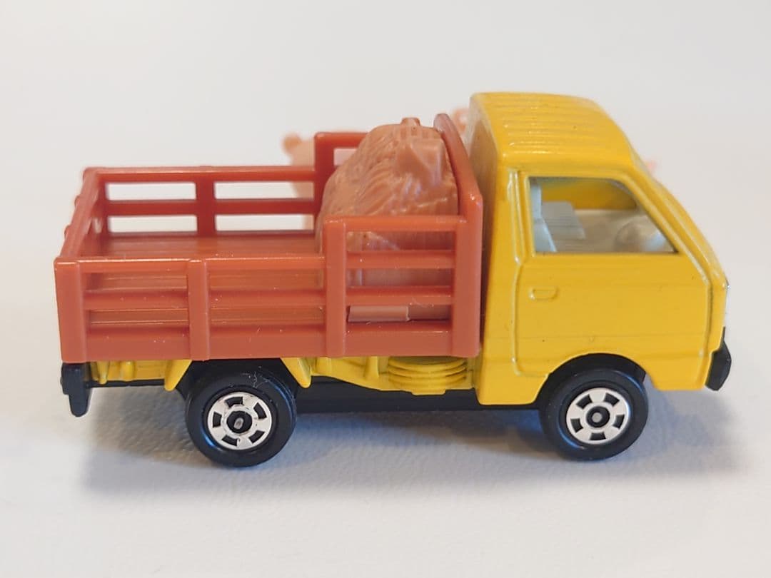 【リカルメ商い】 トミカ【31】 SUZUKI CARRY 家畜運搬車