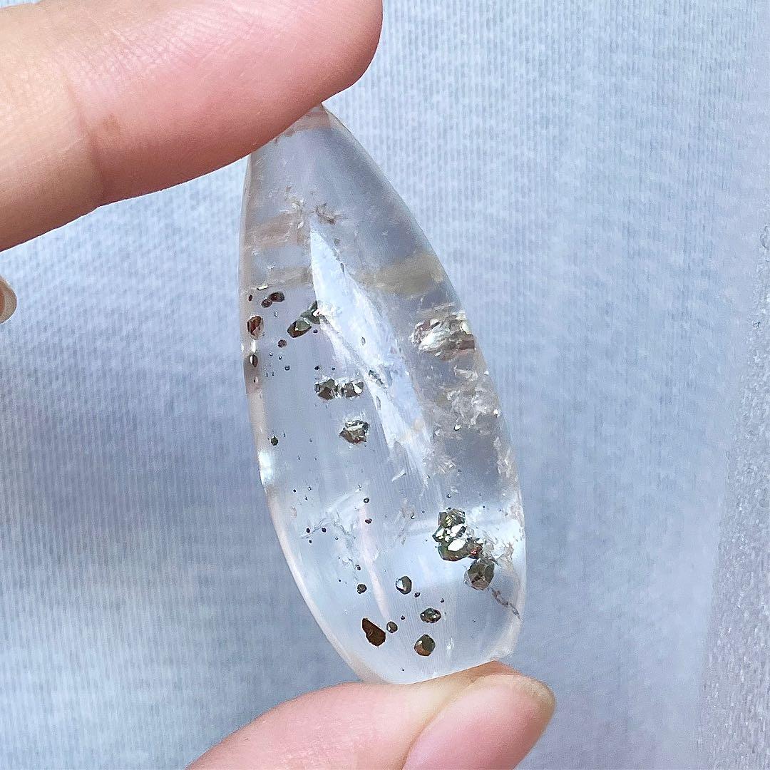 パイライトインクォーツ　ペンダントトップ　素材天然石水晶　穴あり　パワーストーン