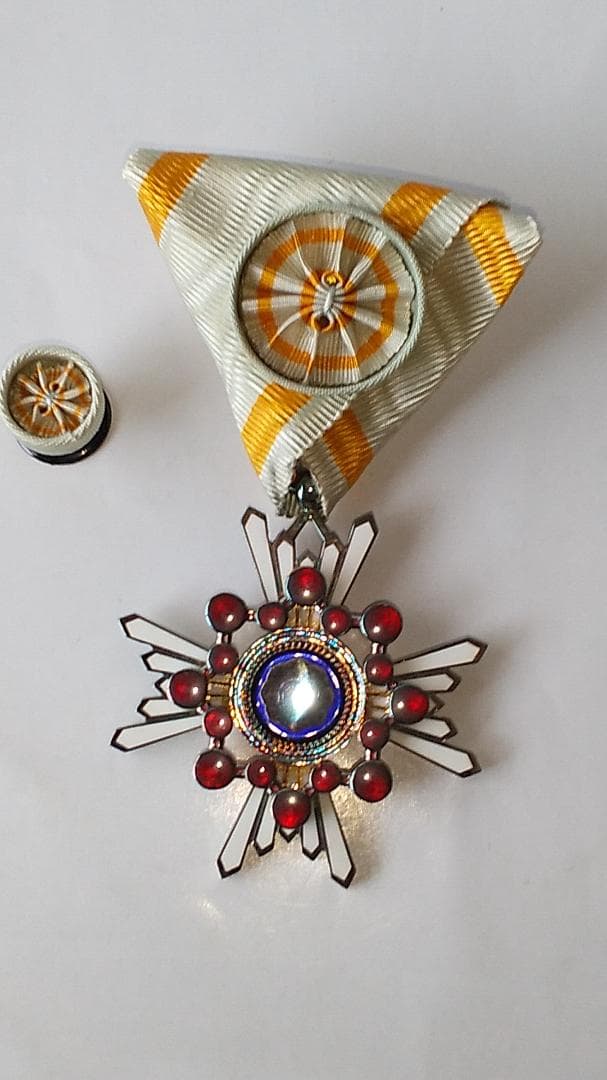 希少品 勲四等瑞宝章 勲章 ミリタリー ミリタリーグッズ 旧日本軍 美品 です。